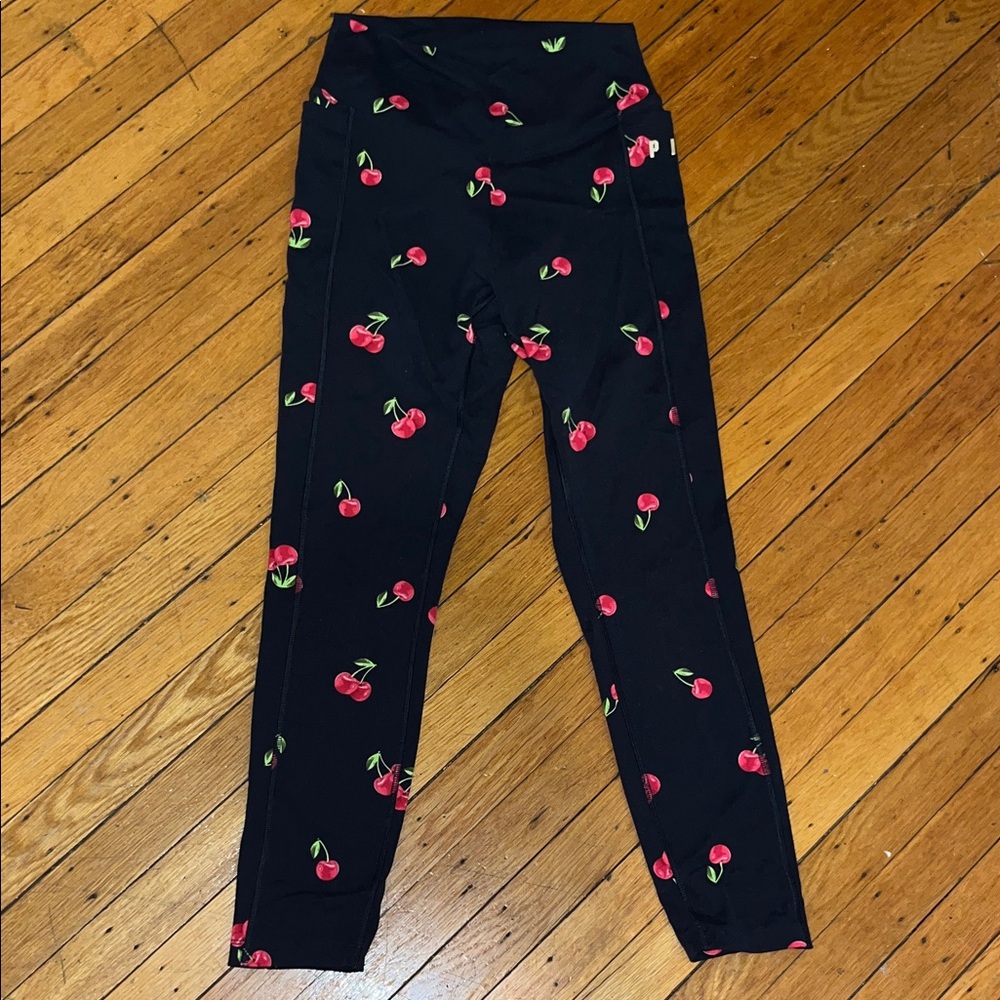 PINK Victoria's Secret Black Cherry Print Leggings